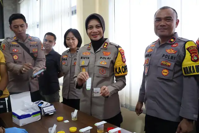 Tes Urine Mendadak PJU, Kapolres Sumbawa Tegaskan Komitmen Bersih dari Narkoba